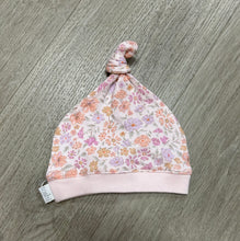 Load image into Gallery viewer, Organic baby Beanie - Girl XS
