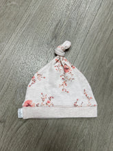 Load image into Gallery viewer, Organic baby Beanie - Girl XS
