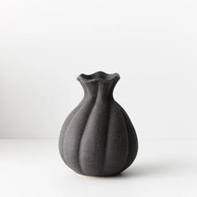 Load image into Gallery viewer, Hana Vase - Black
