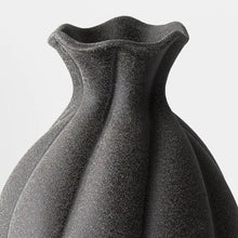 Load image into Gallery viewer, Hana Vase - Black
